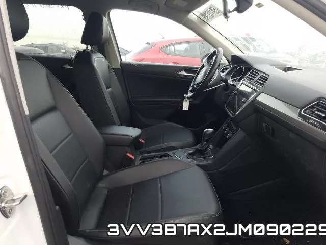 3VV3B7AX2JM090229_5.webp