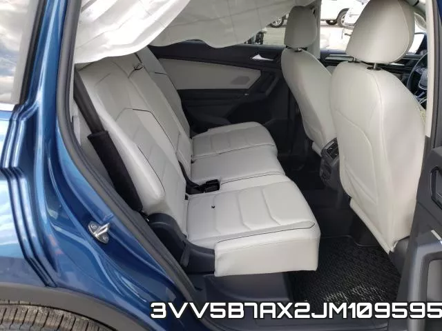 3VV5B7AX2JM109595_6.webp