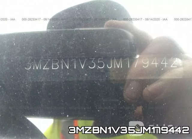 3MZBN1V35JM179442_9.webp