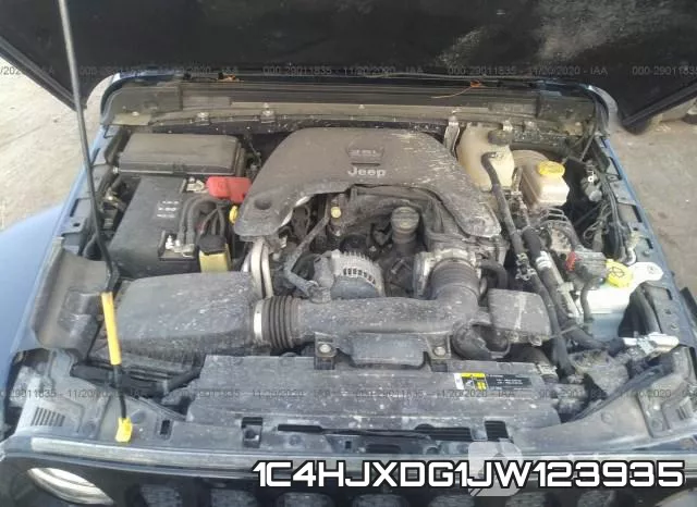1C4HJXDG1JW123935_10.webp