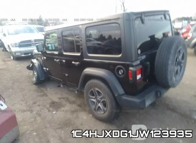 1C4HJXDG1JW123935_3.webp