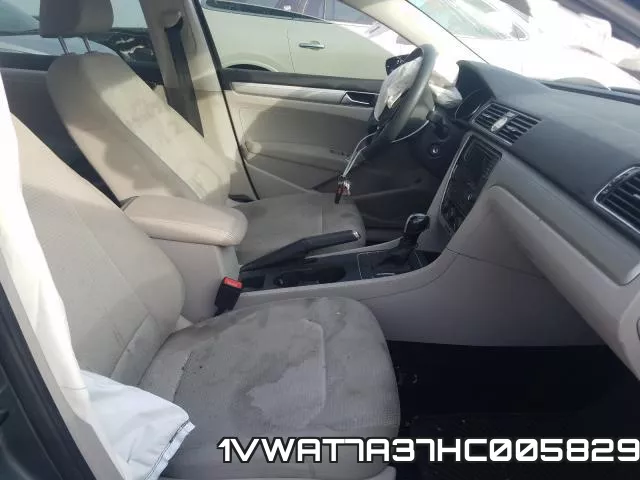 1VWAT7A37HC005829_5.webp