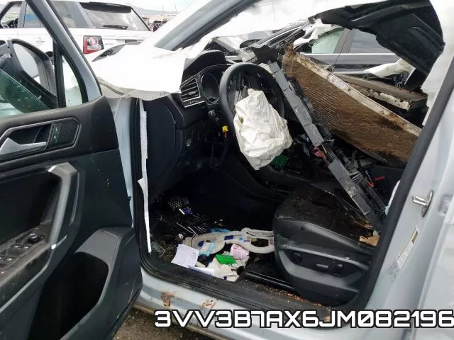3VV3B7AX6JM082196_5.webp