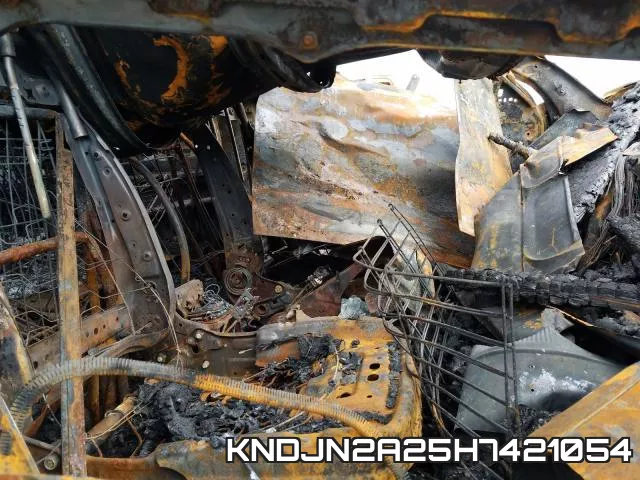 KNDJN2A25H7421054_5.webp