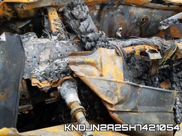KNDJN2A25H7421054_8.webp