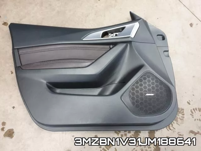 3MZBN1V31JM188641_9.webp