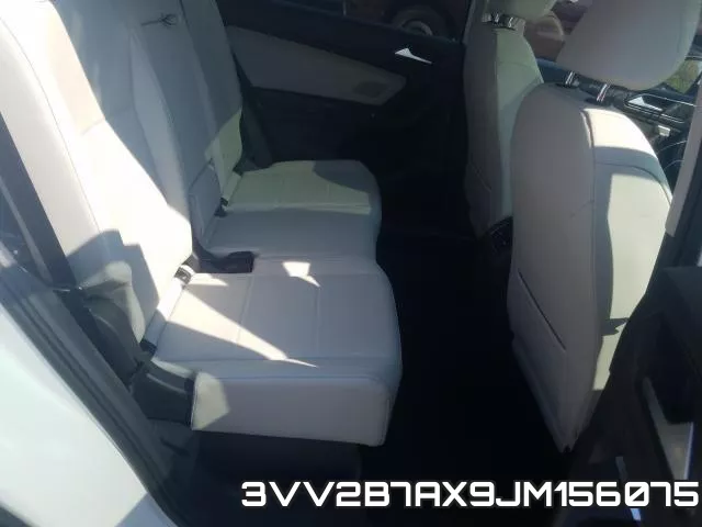 3VV2B7AX9JM156075_6.webp