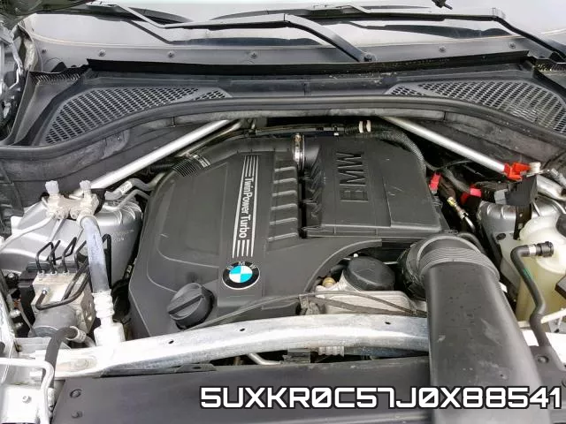 5UXKR0C57J0X88541_7.webp