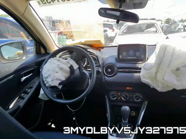 3MYDLBYV5JY327975_9.webp