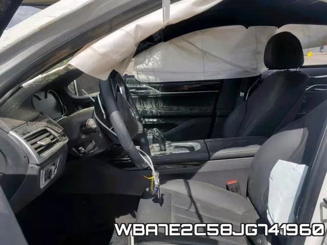 WBA7E2C58JG741960_5.webp