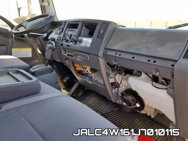JALC4W161J7010115_9.webp