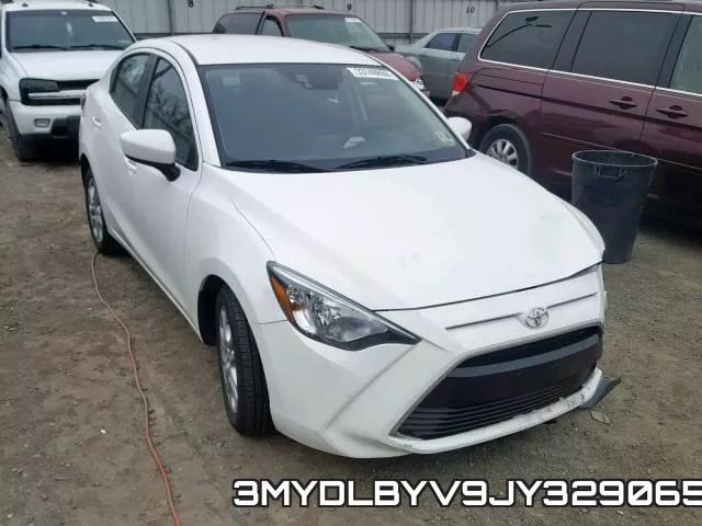 3MYDLBYV9JY329065_1.webp