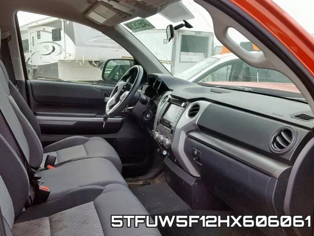 5TFUW5F12HX606061_5.webp