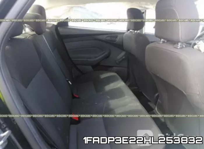 1FADP3E22HL253832_8.webp
