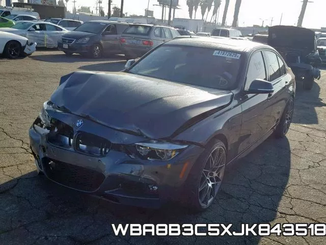 WBA8B3C5XJK843518_2.webp