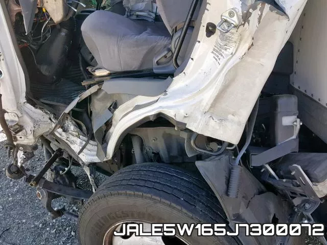 JALE5W165J7300072_7.webp