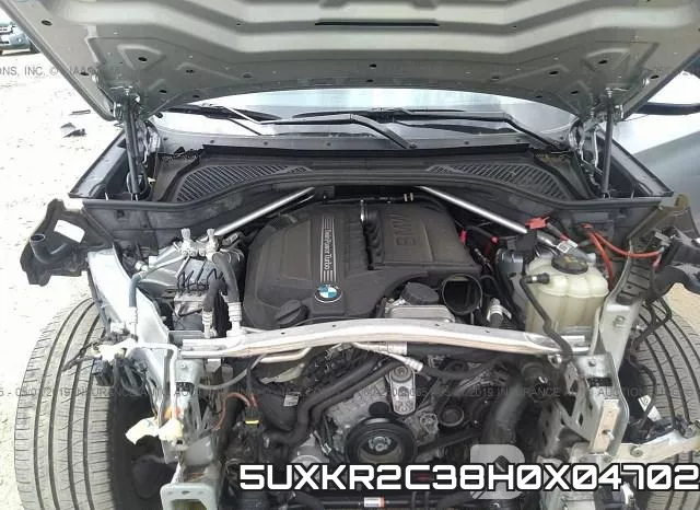 5UXKR2C38H0X04702_10.webp