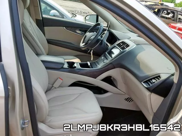 2LMPJ8KR3HBL16542_5.webp