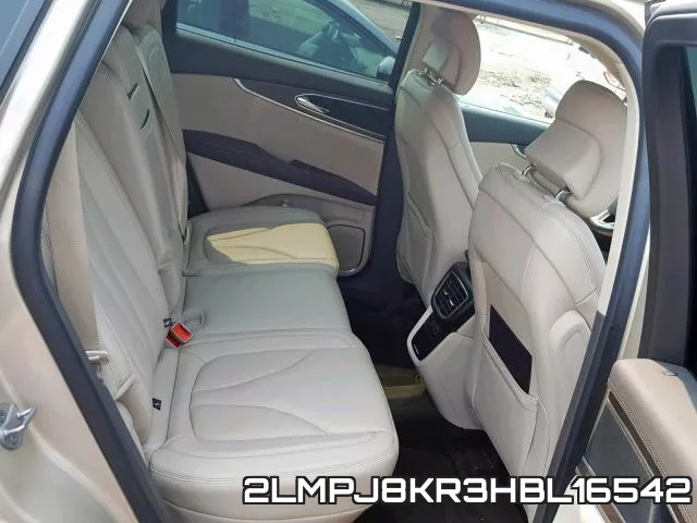 2LMPJ8KR3HBL16542_6.webp
