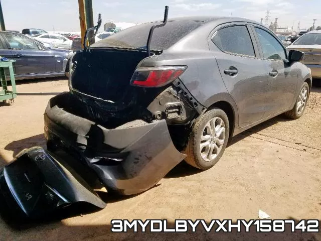 3MYDLBYVXHY158742_4.webp