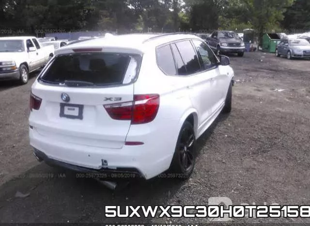 5UXWX9C30H0T25158_4.webp