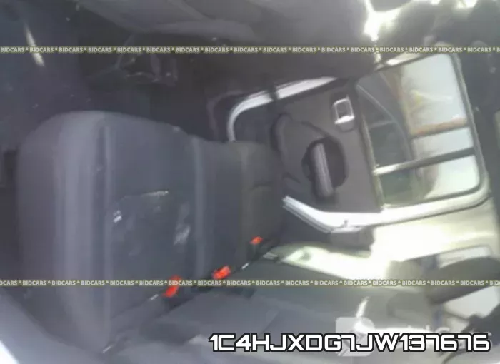 1C4HJXDG7JW137676_8.webp