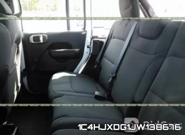 1C4HJXDG1JW138676_8.webp