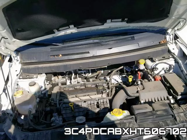 3C4PDCABXHT606702_7.webp