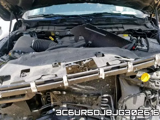 3C6UR5DJ8JG302616