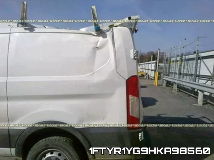 1FTYR1YG9HKA98560_9.webp