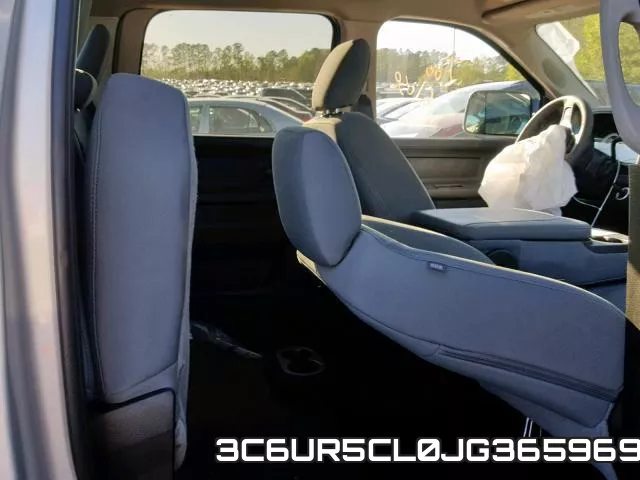 3C6UR5CL0JG365969_6.webp