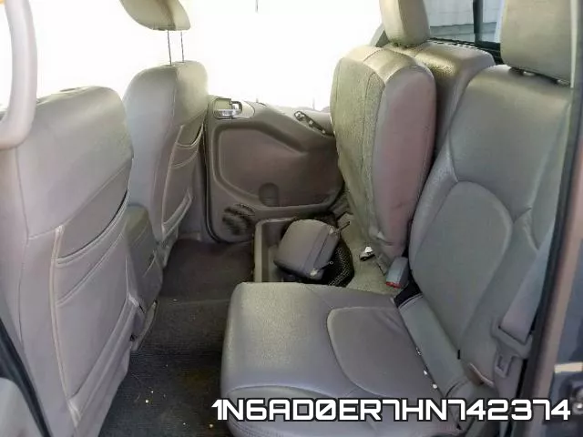 1N6AD0ER7HN742374_6.webp