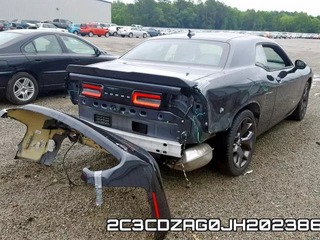 2C3CDZAG0JH202386_4.webp