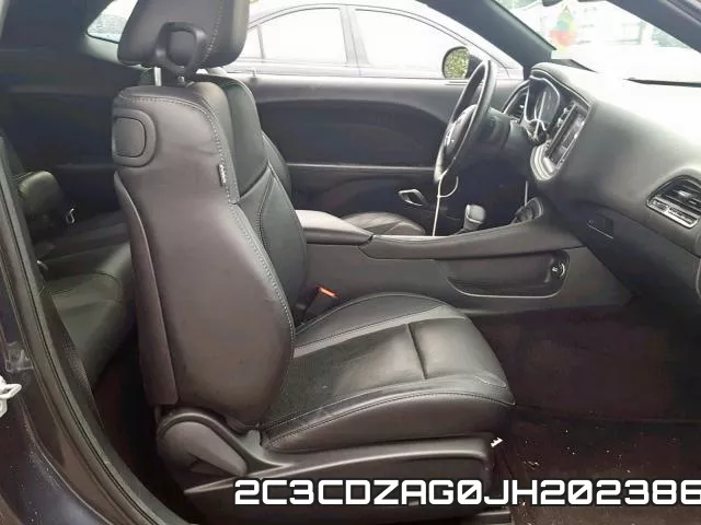 2C3CDZAG0JH202386_5.webp