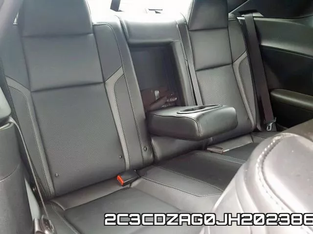2C3CDZAG0JH202386_6.webp