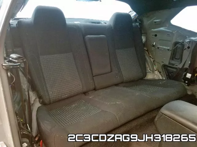 2C3CDZAG9JH318265_6.webp