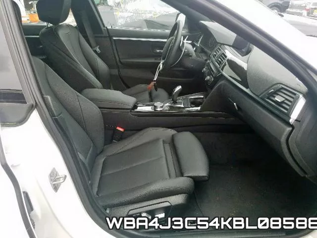 WBA4J3C54KBL08588_5.webp