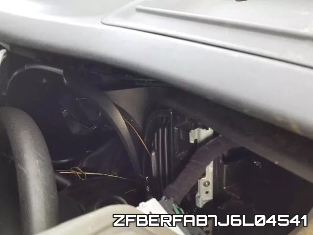 ZFBERFAB7J6L04541_8.webp