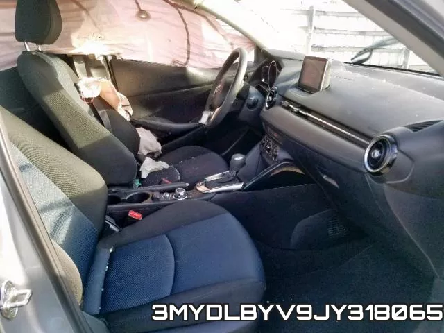 3MYDLBYV9JY318065_5.webp