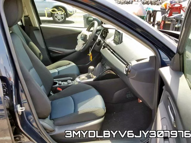 3MYDLBYV6JY307976_5.webp