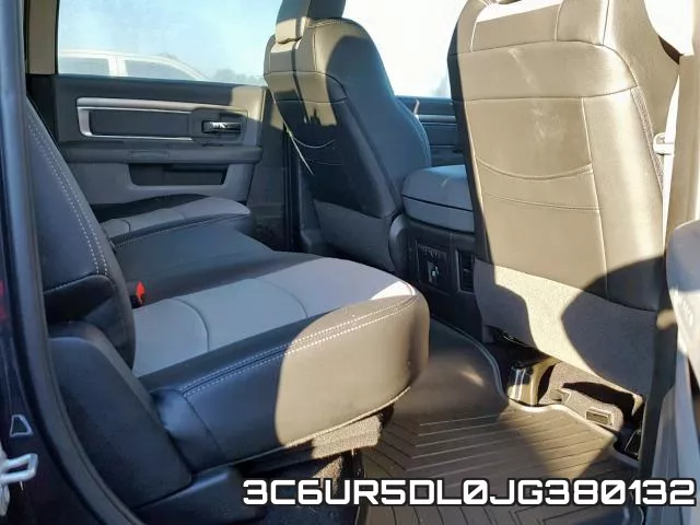 3C6UR5DL0JG380132_6.webp