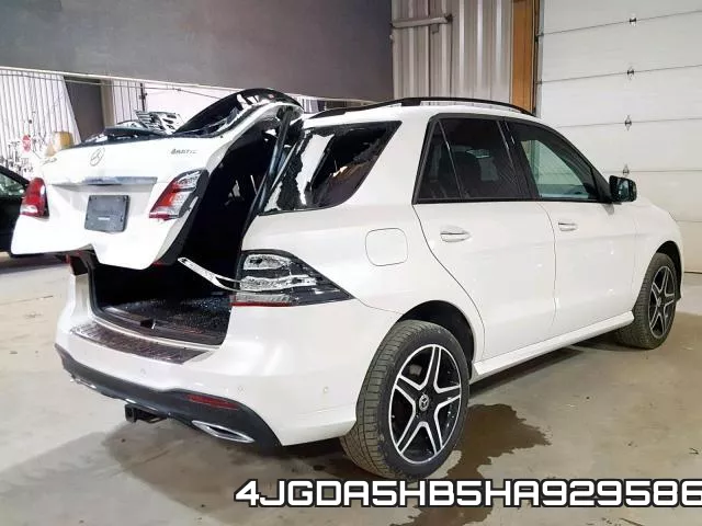 4JGDA5HB5HA929586