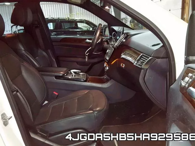 4JGDA5HB5HA929586_5.webp