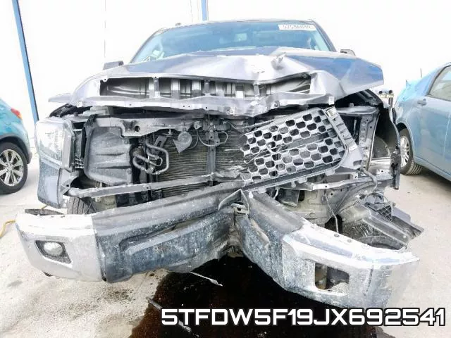 5TFDW5F19JX692541_9.webp