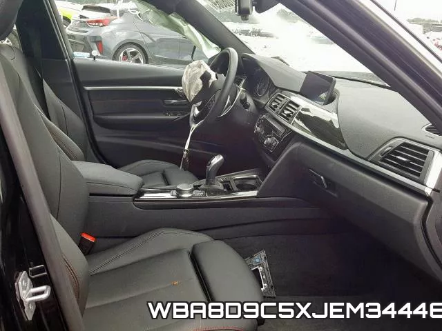 WBA8D9C5XJEM34446_5.webp