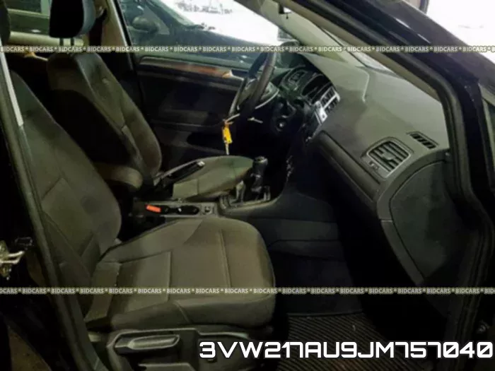 3VW217AU9JM757040_5.webp