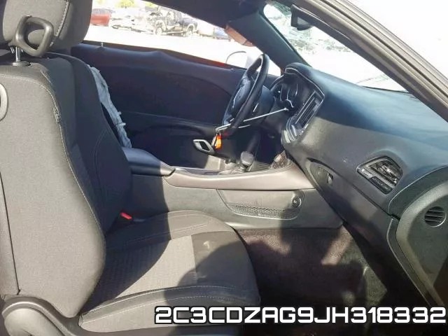 2C3CDZAG9JH318332_5.webp