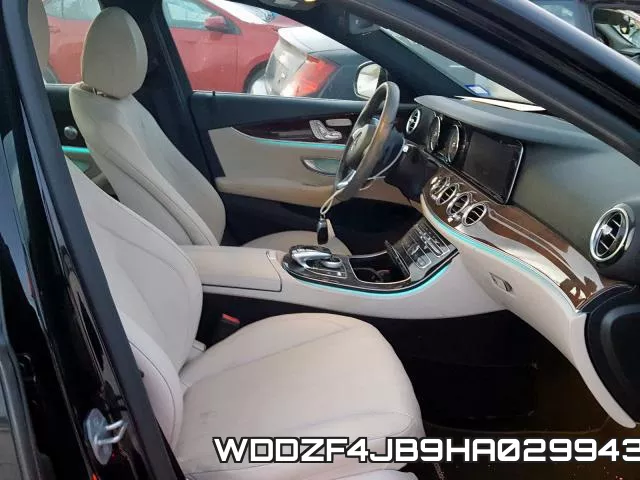 WDDZF4JB9HA029943_5.webp