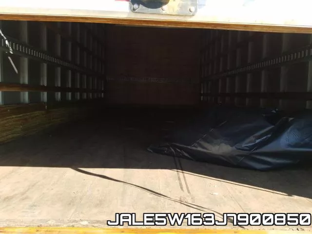 JALE5W163J7900850_6.webp