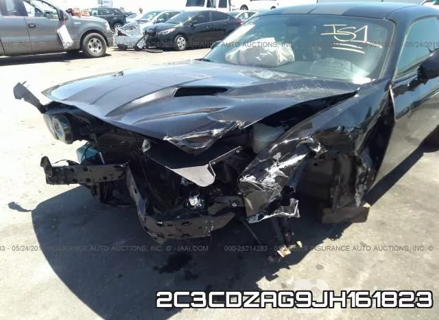 2C3CDZAG9JH161823_6.webp